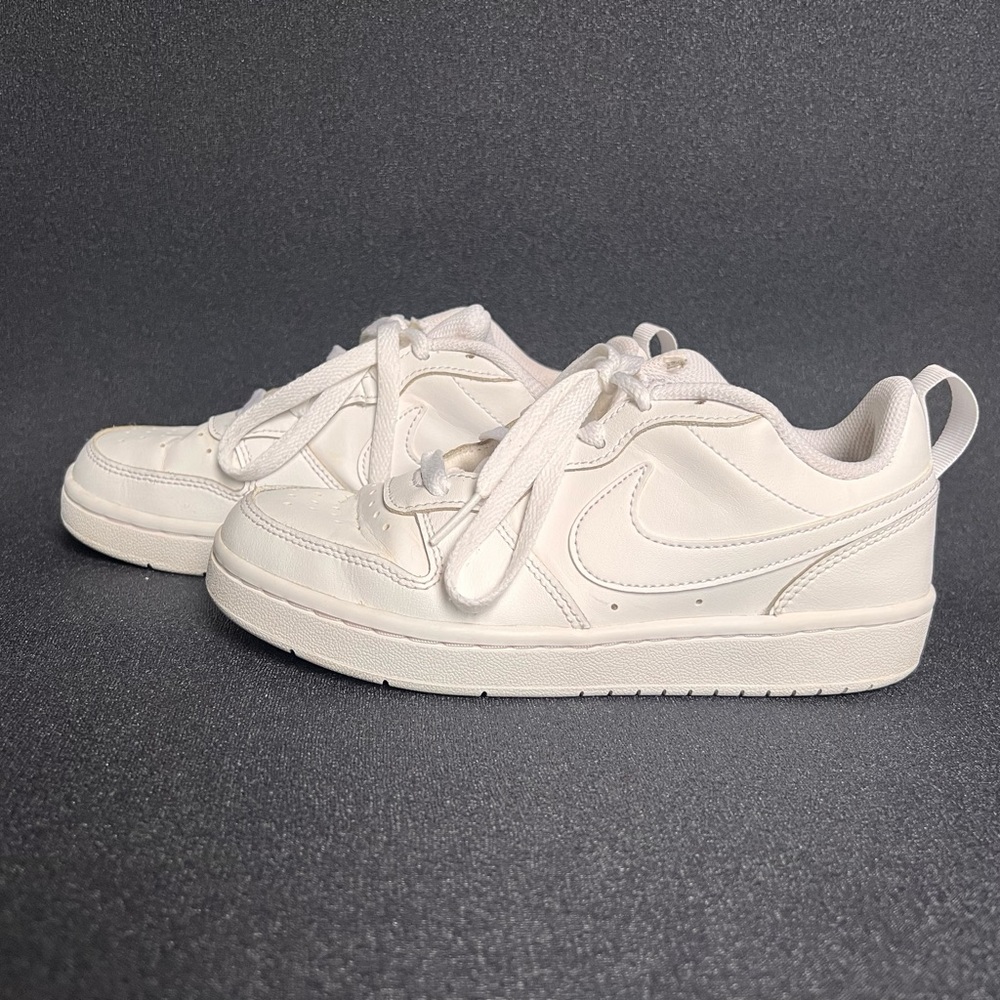 NIKE BIG KID COURT
BOROUGH LOW 2
SNEAKERS